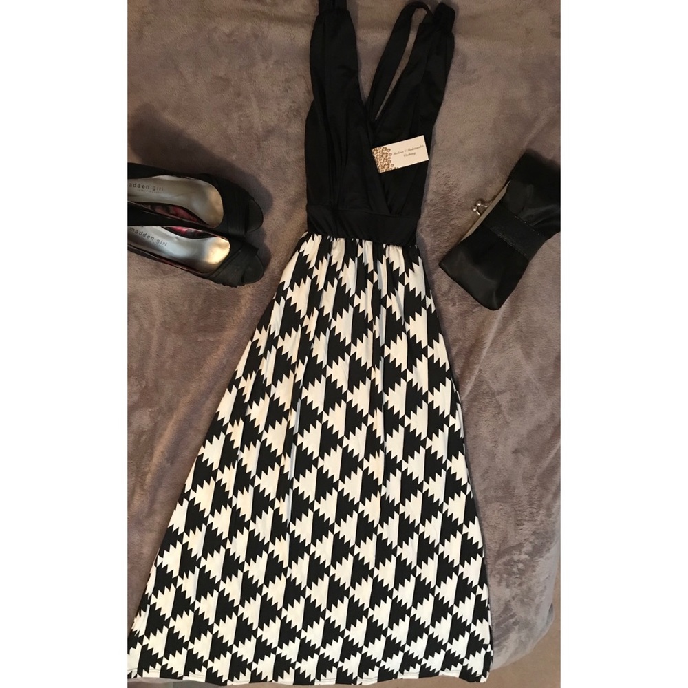NWT! Pretty stretchy black/white dress, size S/M